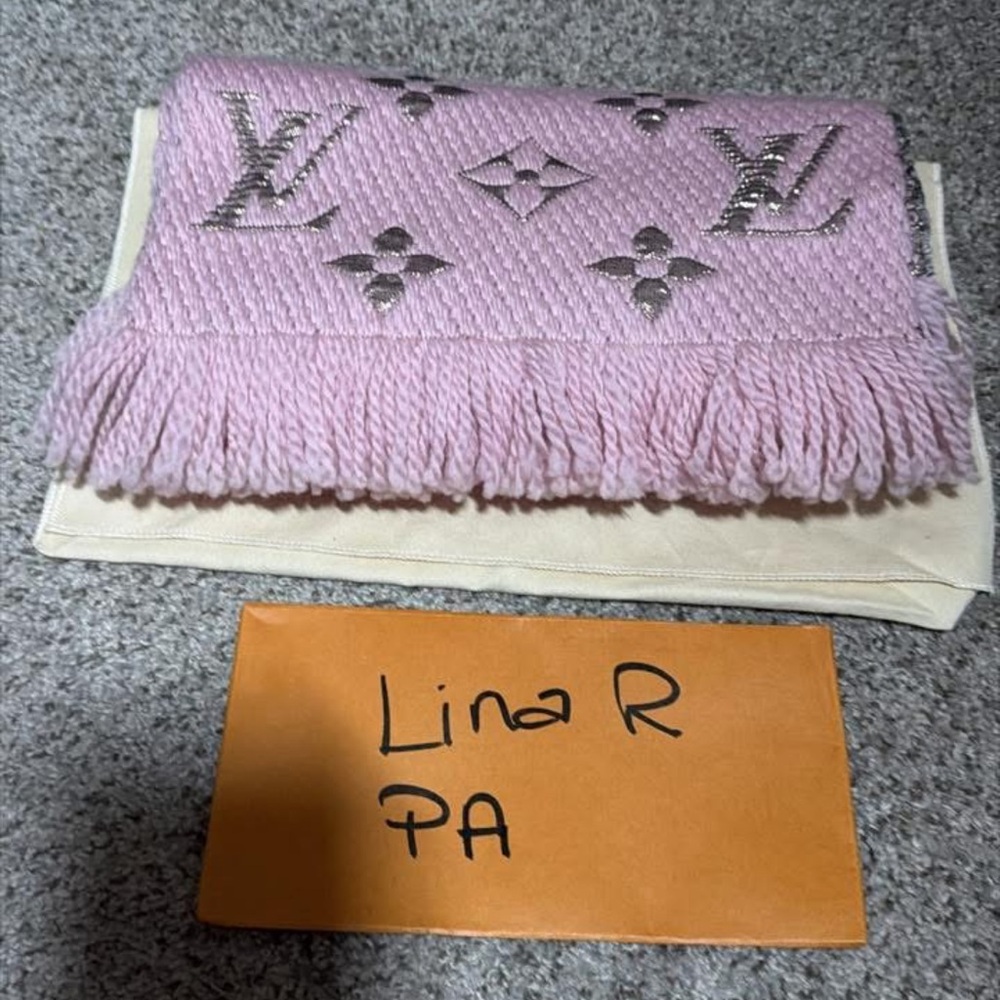 Louis Vuitton Light Pink Scarf with Iconic Patterns - Picture 2 of 6